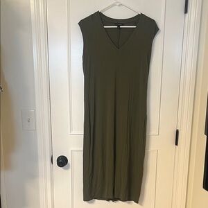 Banana Republic V-Neck Midi Dress in Olive